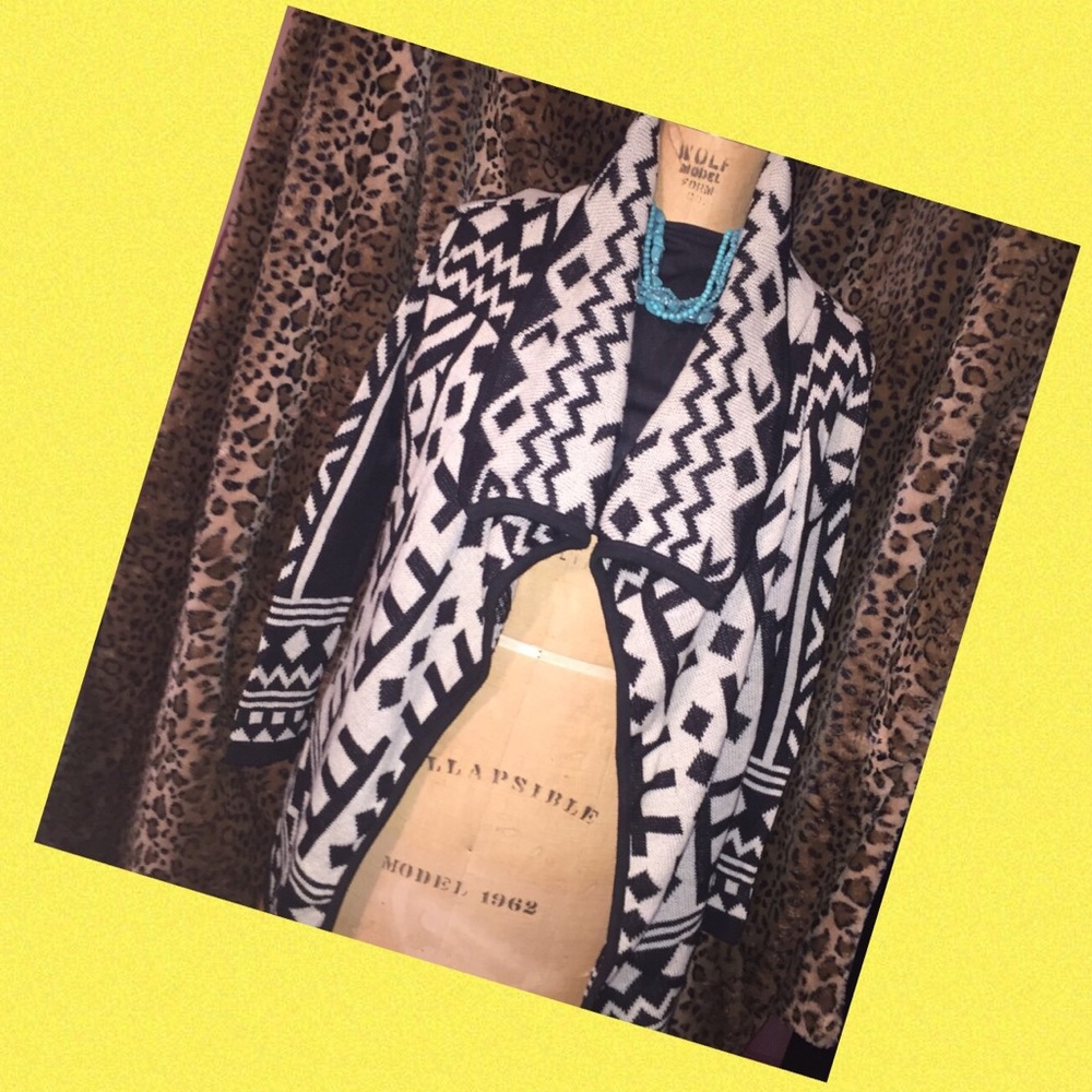 Aztec Print Black/Cream-sweater/cardigan size XL