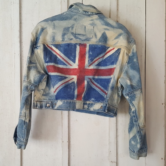 🚫SOLD🚫Vintage Calvin Klein Cropped Denim Jacket - Picture 2 of 8