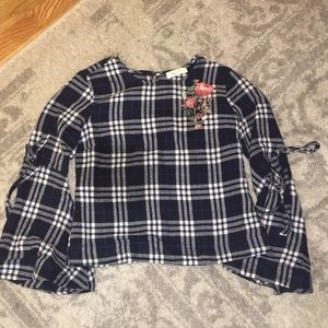 Plaid shirt w flower appliqué