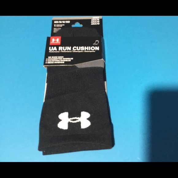 Bundle of 4 UA Run Cushion No Show Sock. - Picture 3 of 4
