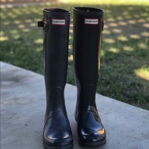 BLACK HUNTER BOOTS-SIZE 8 (I️ typically wear 9)