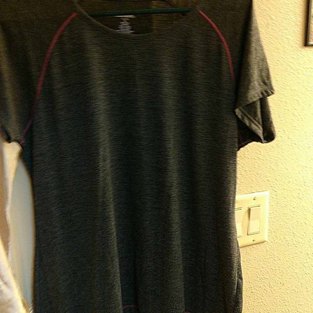 Womens tops/shirts - Picture 4 of 6