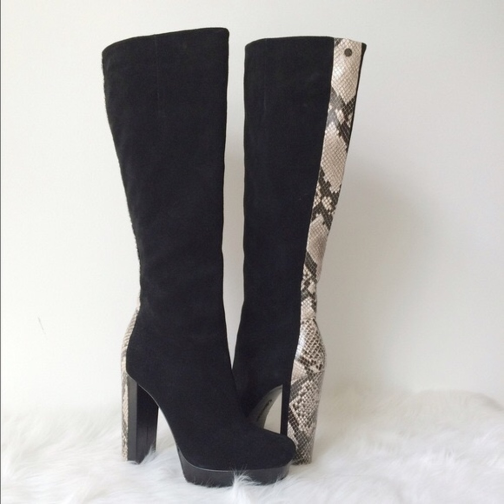 CALVIN KLEIN LACIE BLK SUEDE/PYTHON TALL BOOT