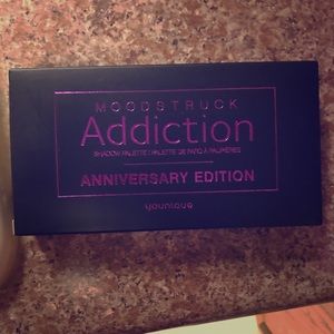 Younique Anniversary Eyeshadow Pallette