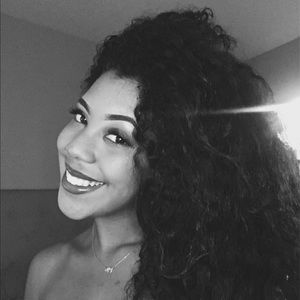 Meet your Posher, Chloe