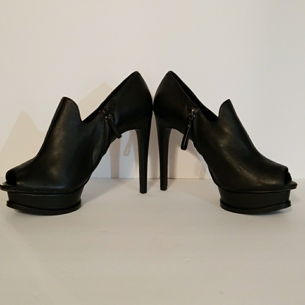 Gianni Bini black heel