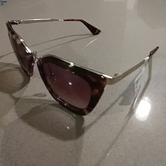 NWT PRADA SUNGLASSES 😎!!! - Picture 3 of 4