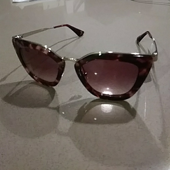 NWT PRADA SUNGLASSES 😎!!! - Picture 4 of 4