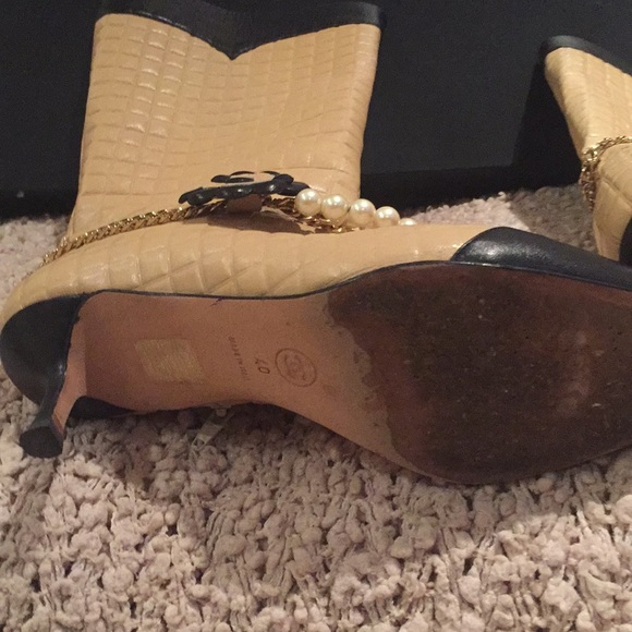 VINTAGE CHANEL RARE BOOTS 🎉2X HOST PICK - Picture 4 of 4