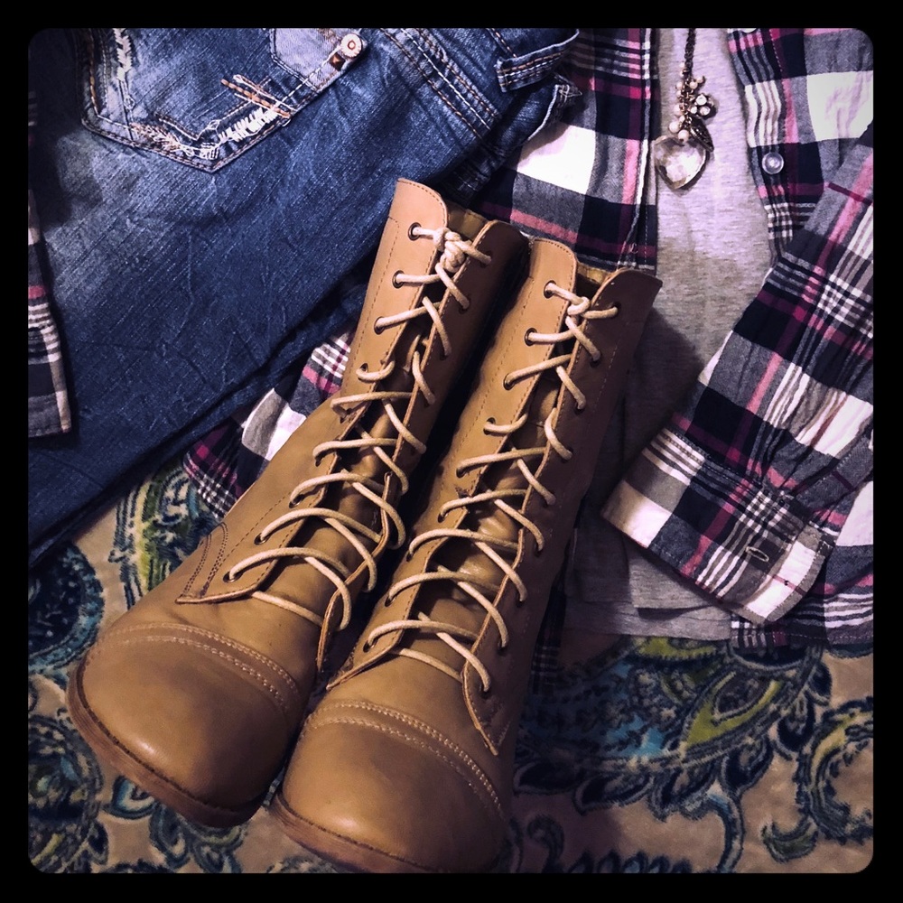 Cute Tan Combat Boots *Size 8*