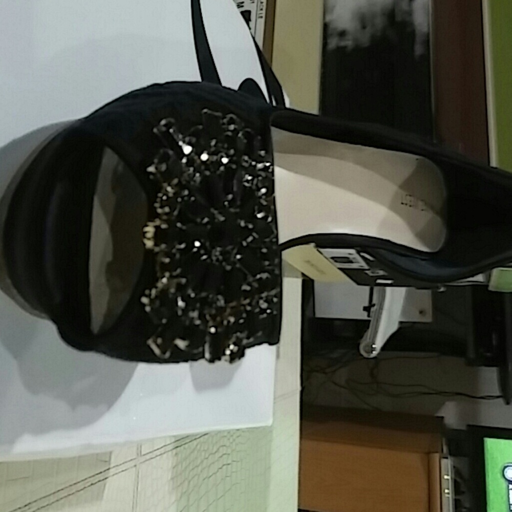 Heels - Picture 5 of 5