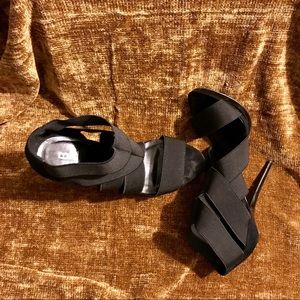 Wmns 7.5 Bakers Black Scrappy Sandal
