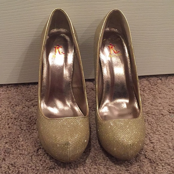 Gold heels - Picture 1 of 3