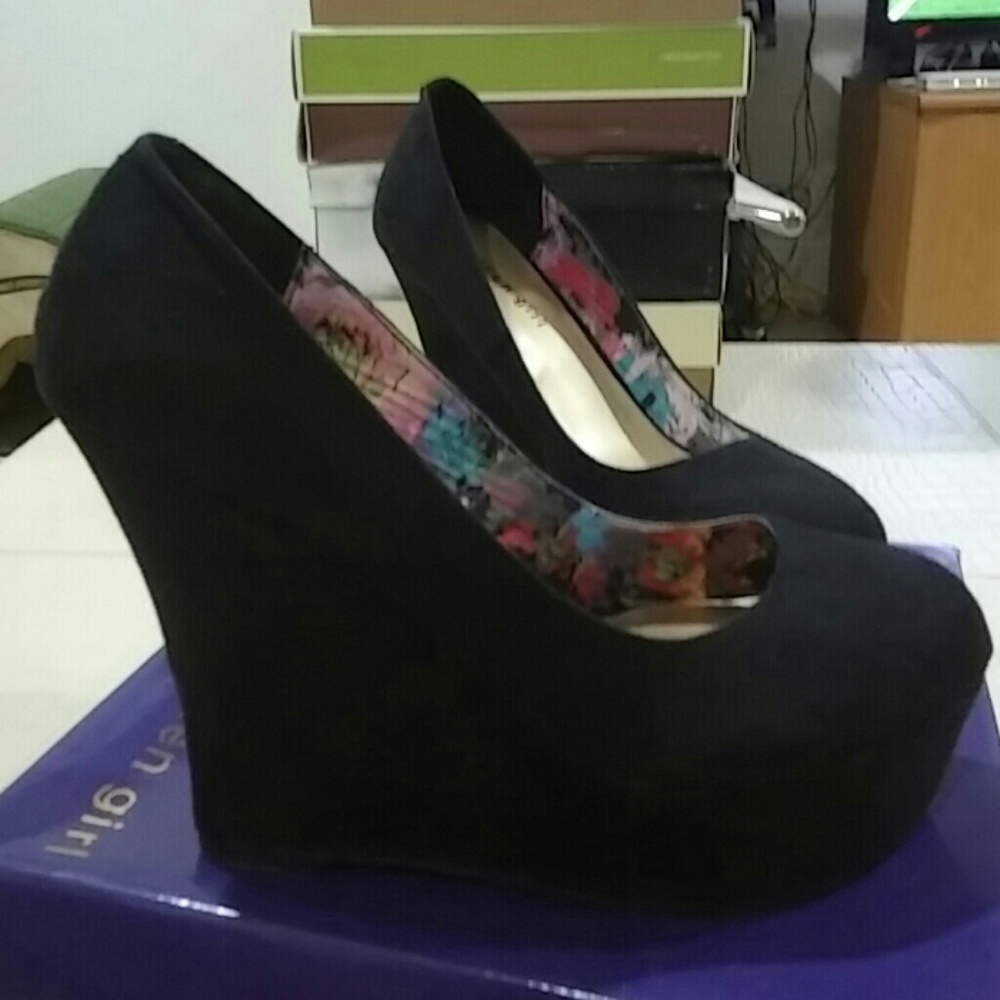 Heels 👠 - Picture 2 of 4