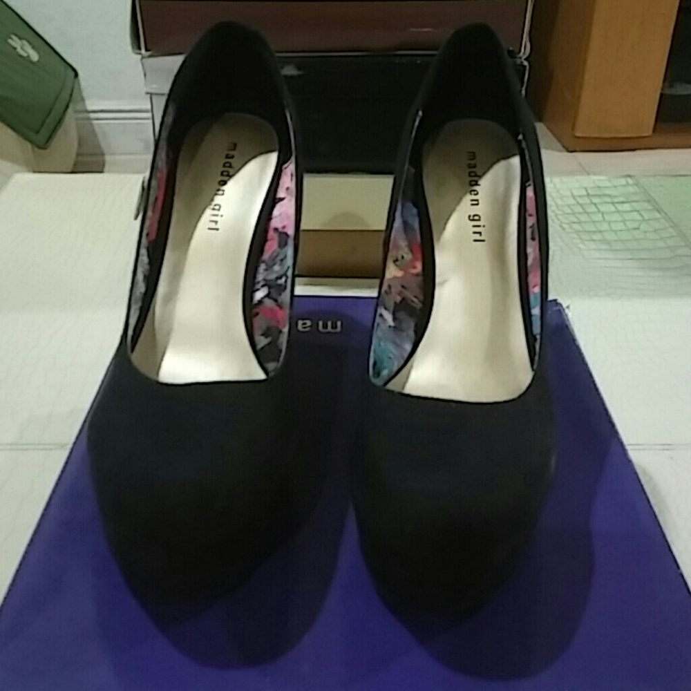 Heels 👠 - Picture 3 of 4
