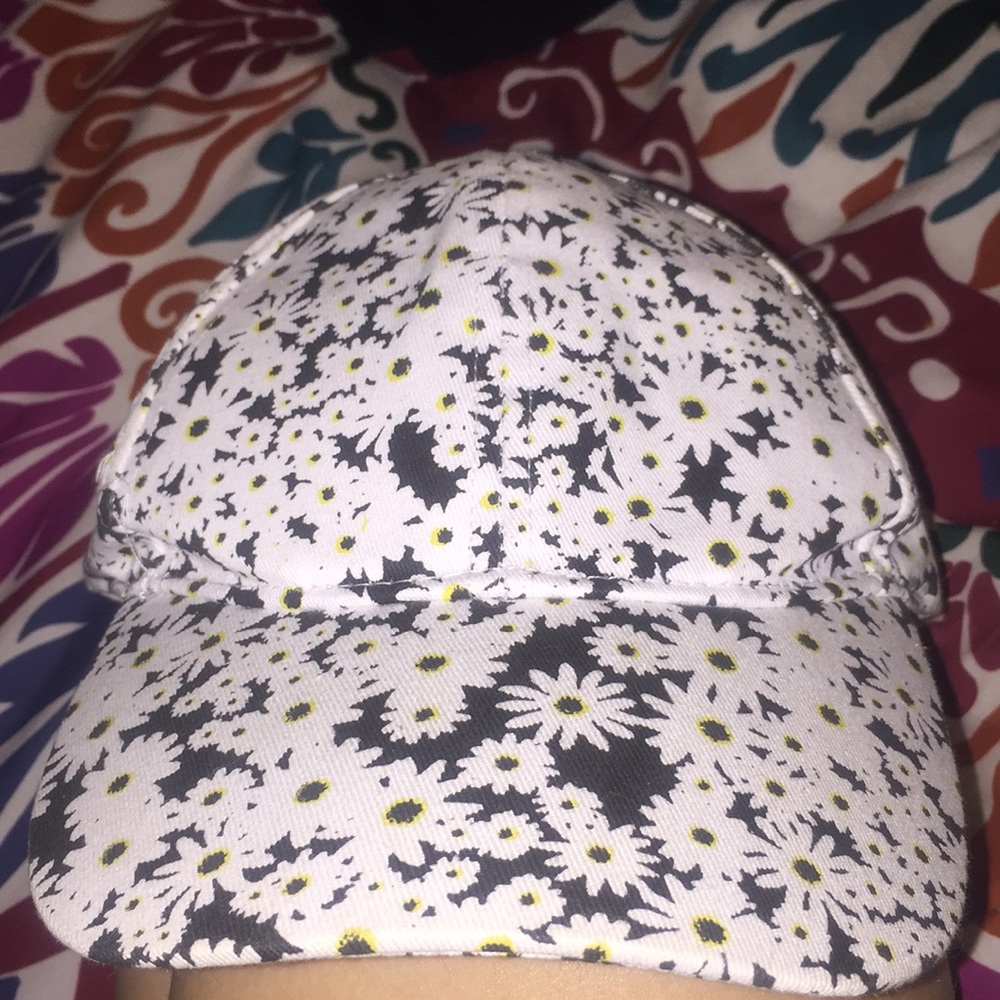 Daisy hat never worn