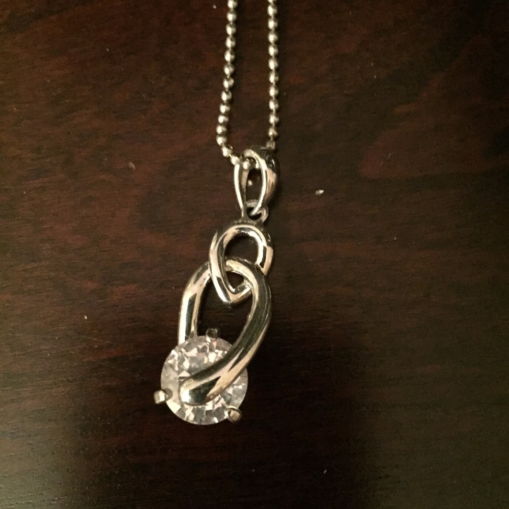 NEVER WORN Lia Sophia Presence necklace, 16-19"