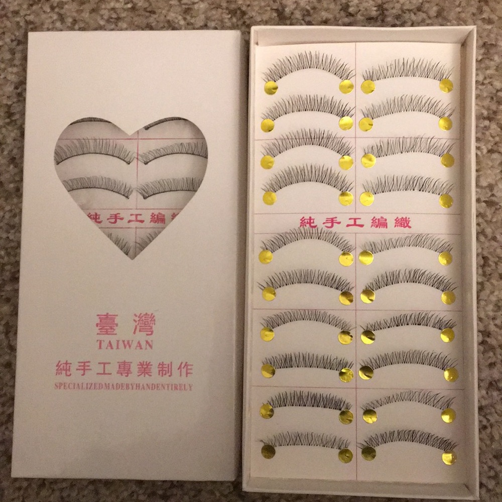 False eyelashes