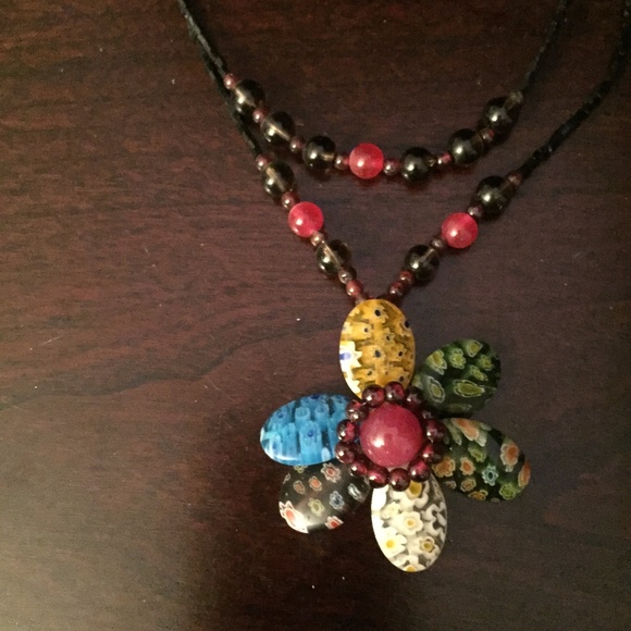 NEVER WORN Flower necklace, 16-18 inches - Picture 3 of 3