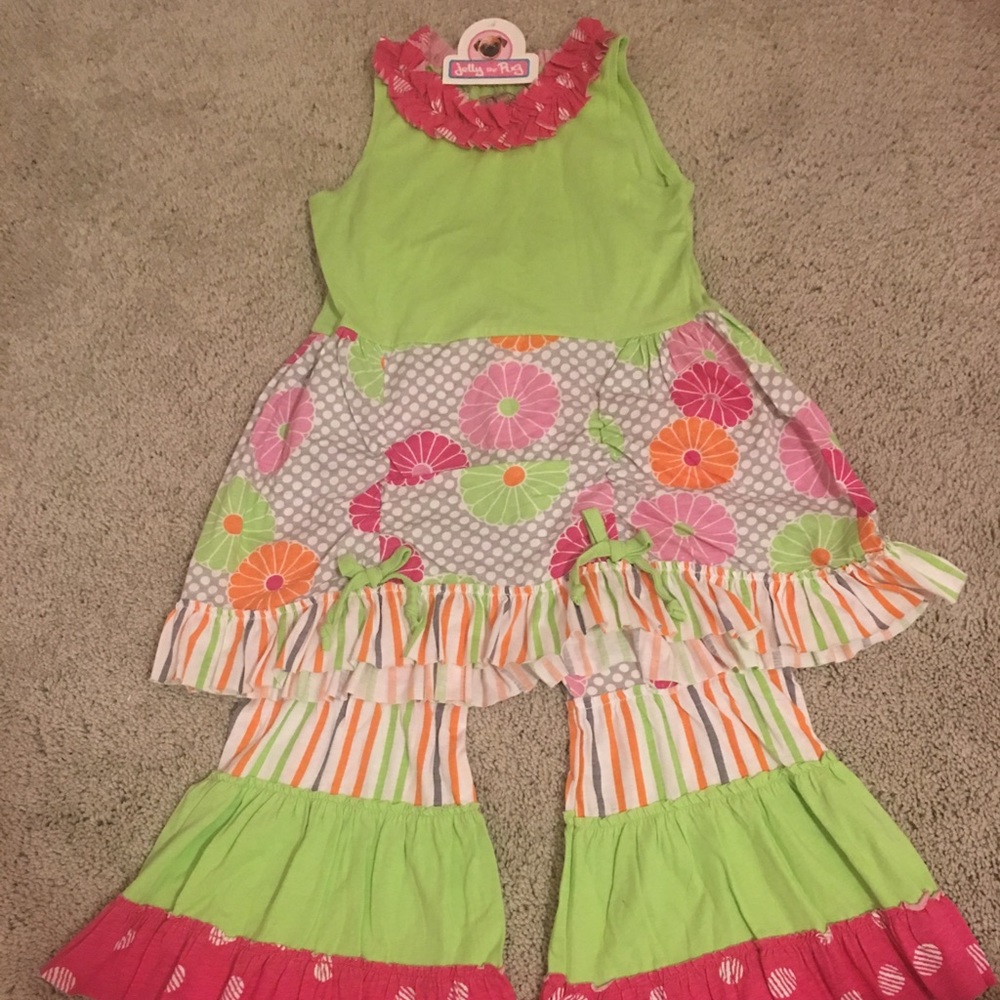 Two piece Jelly The Pug outfit.