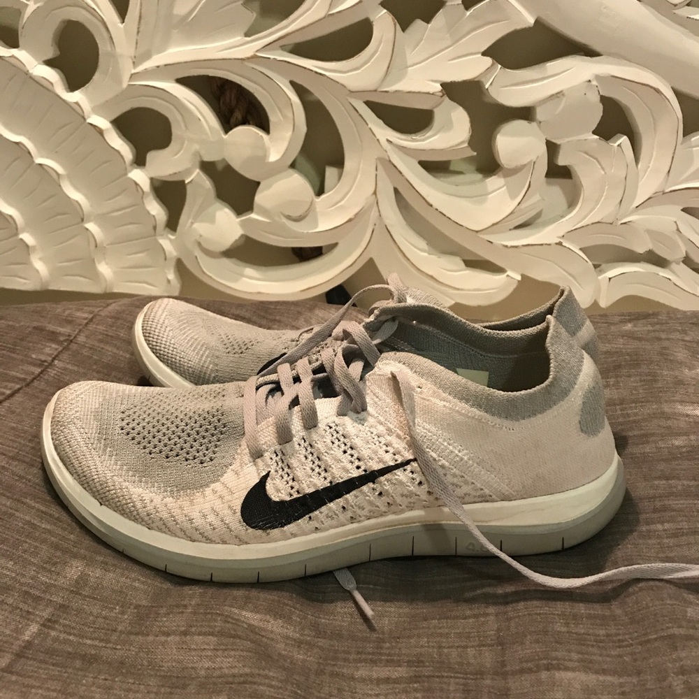 Nike flyknit sz 10 white and grey