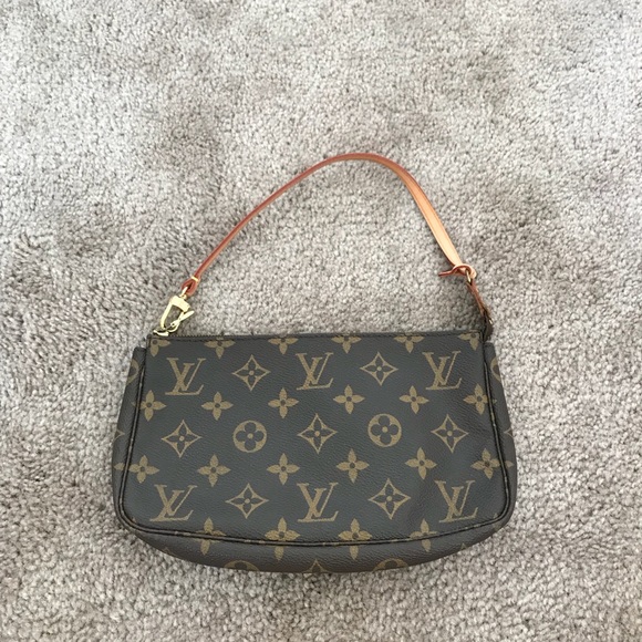 Louis Vuitton Handbags - Louis Vuitton pouchette