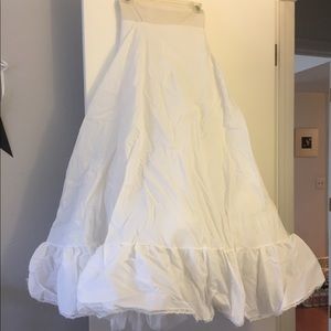 Wedding dress underskirt. Great condition!