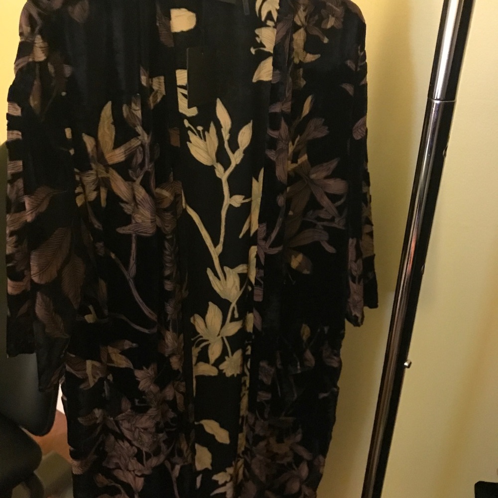 Floral Velvet kimono