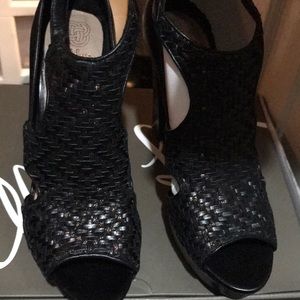 Elliot Lucca heels