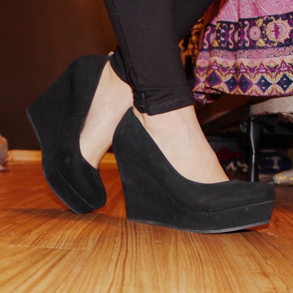 black wedge pumps