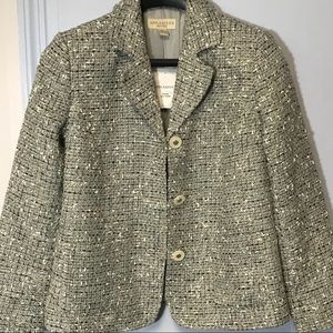 Beautiful piece by apple seeds