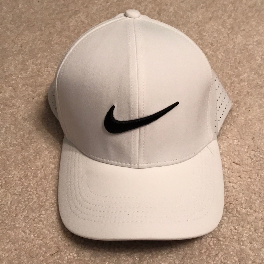 Small Nike golf hat