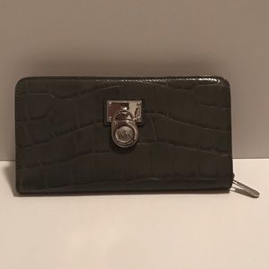 ⭐️ Michael Kors Large Grey Zip-Around Wallet