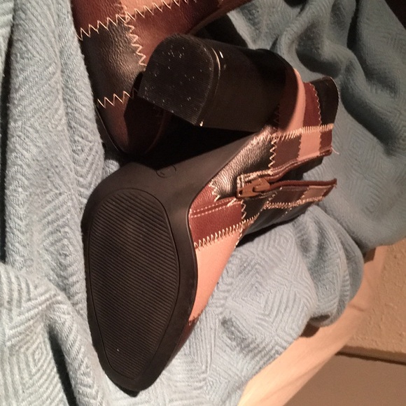 Patch Work Design Boots - Picture 2 of 6