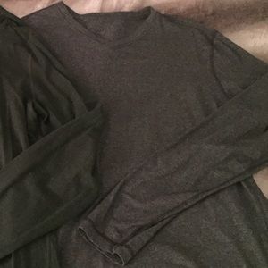 Lululemon grey long sleeve men's five year v neck