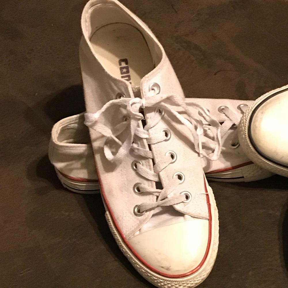 White pair Converse 8.5