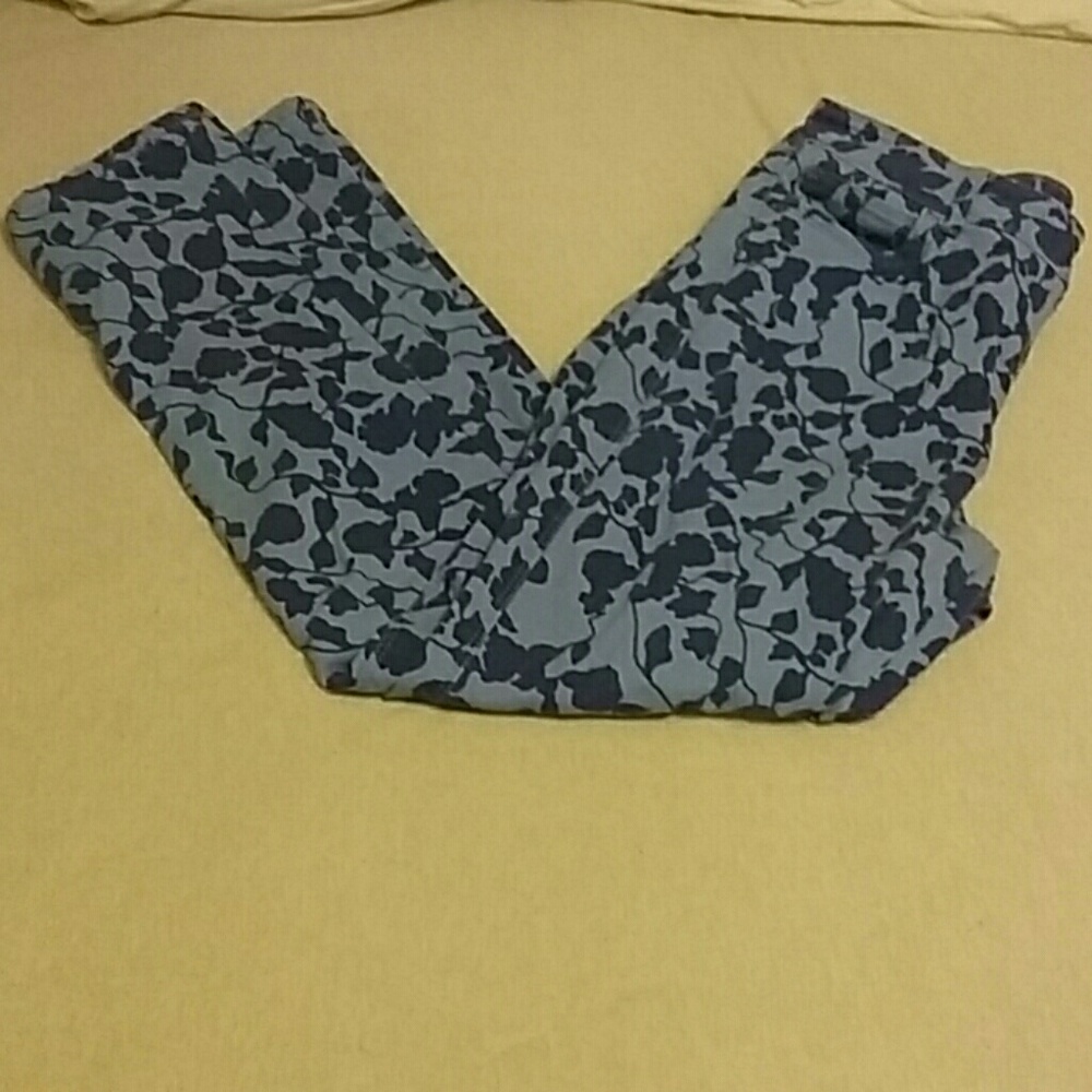 Dana Buchman size 12 blue floral jeans