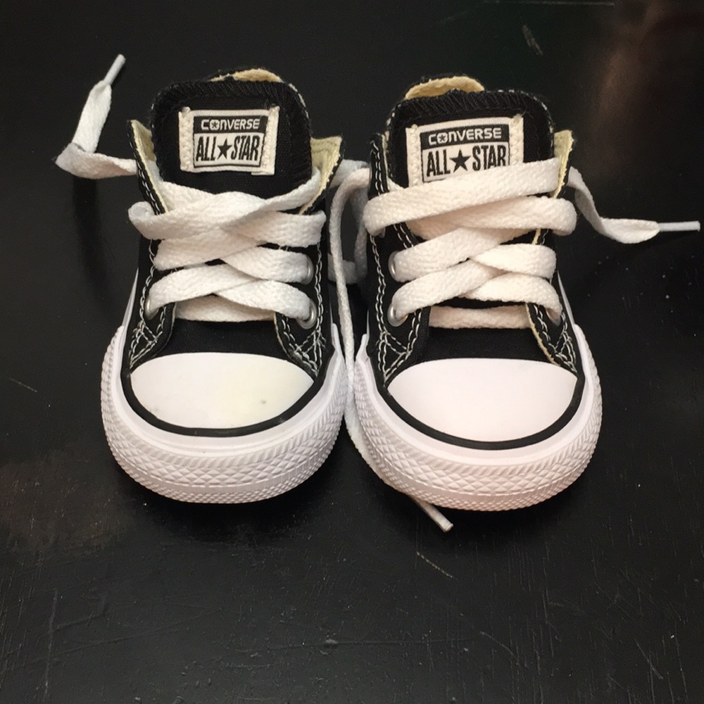 Lowtop black kids converse