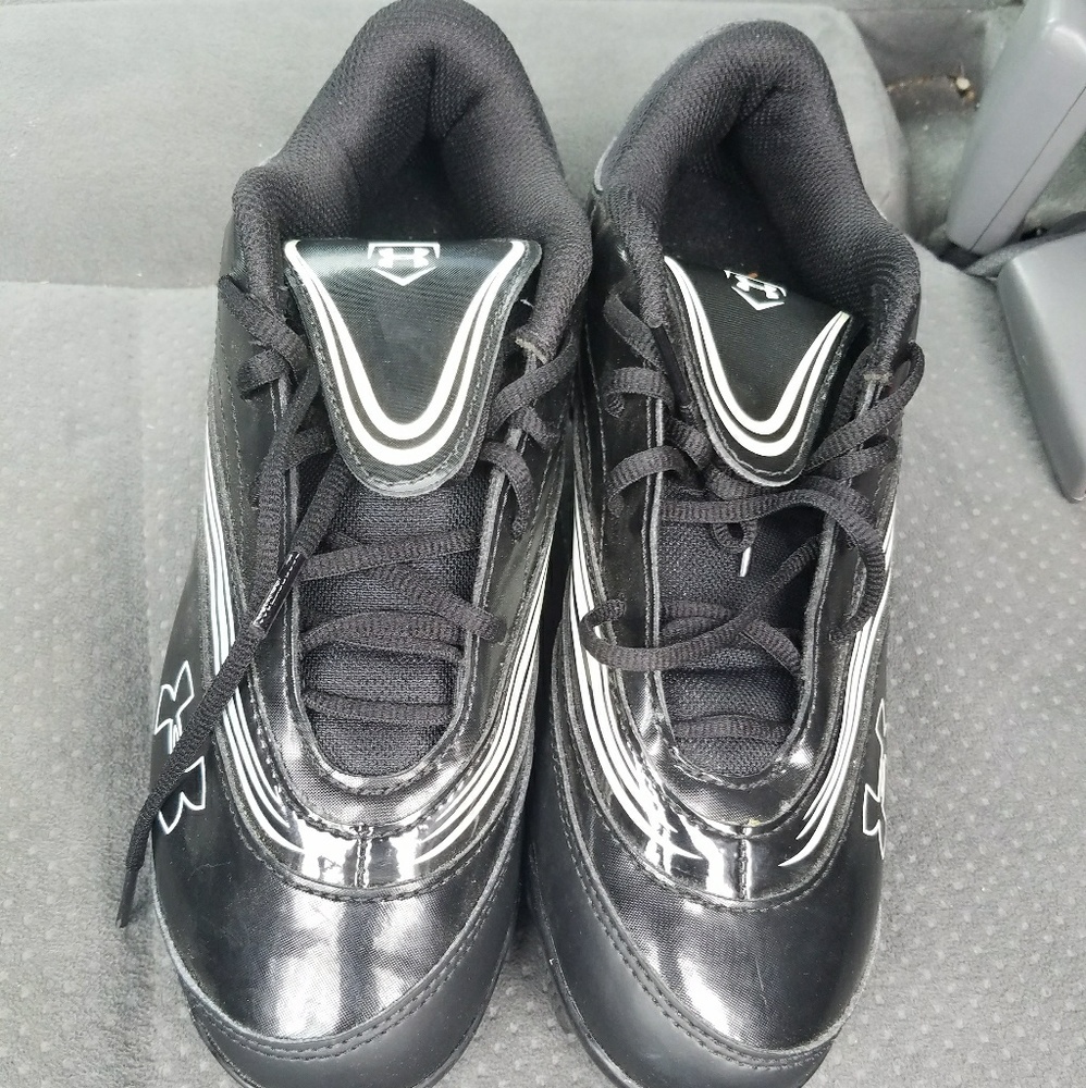 black under armour girls softball cleats