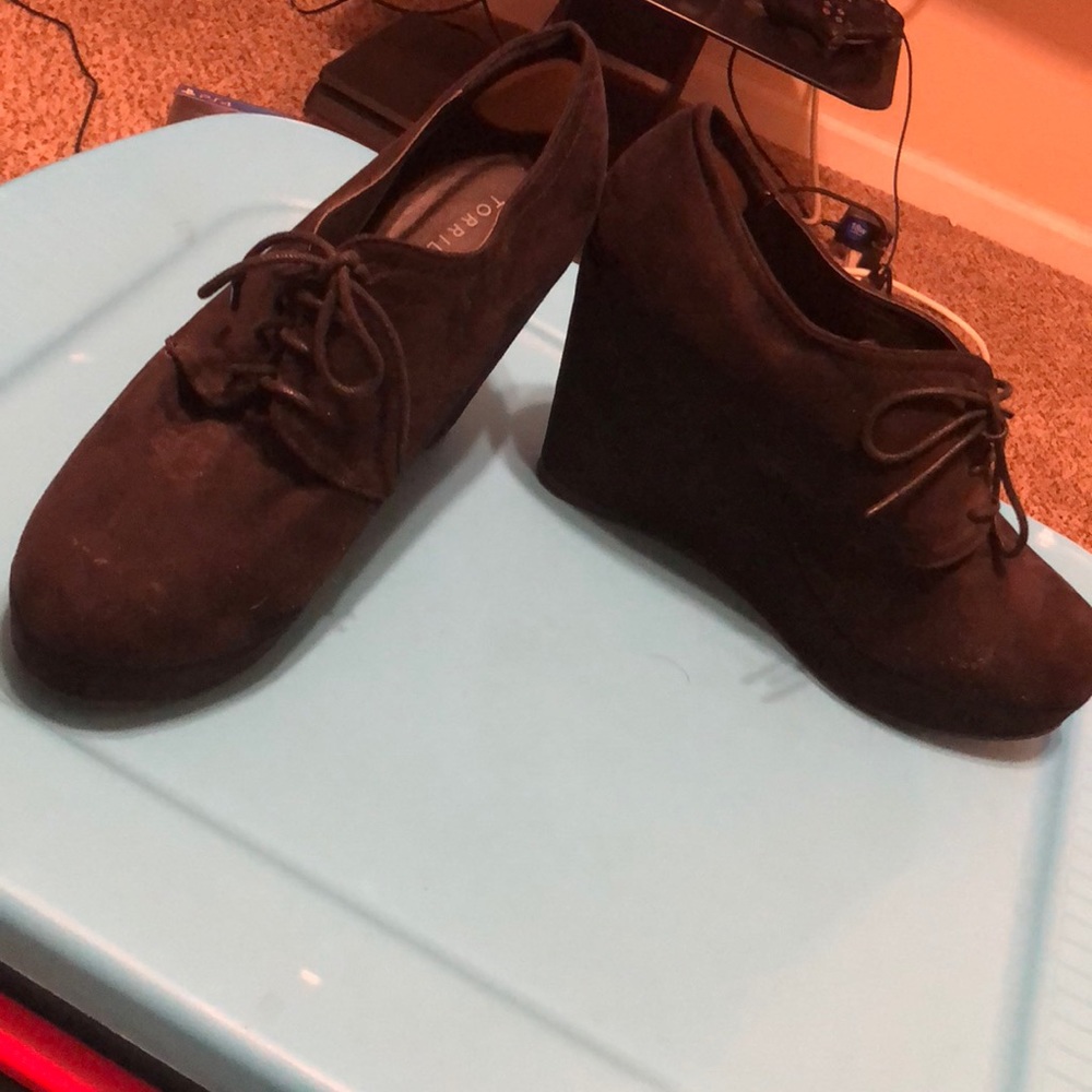 Black wedge booty