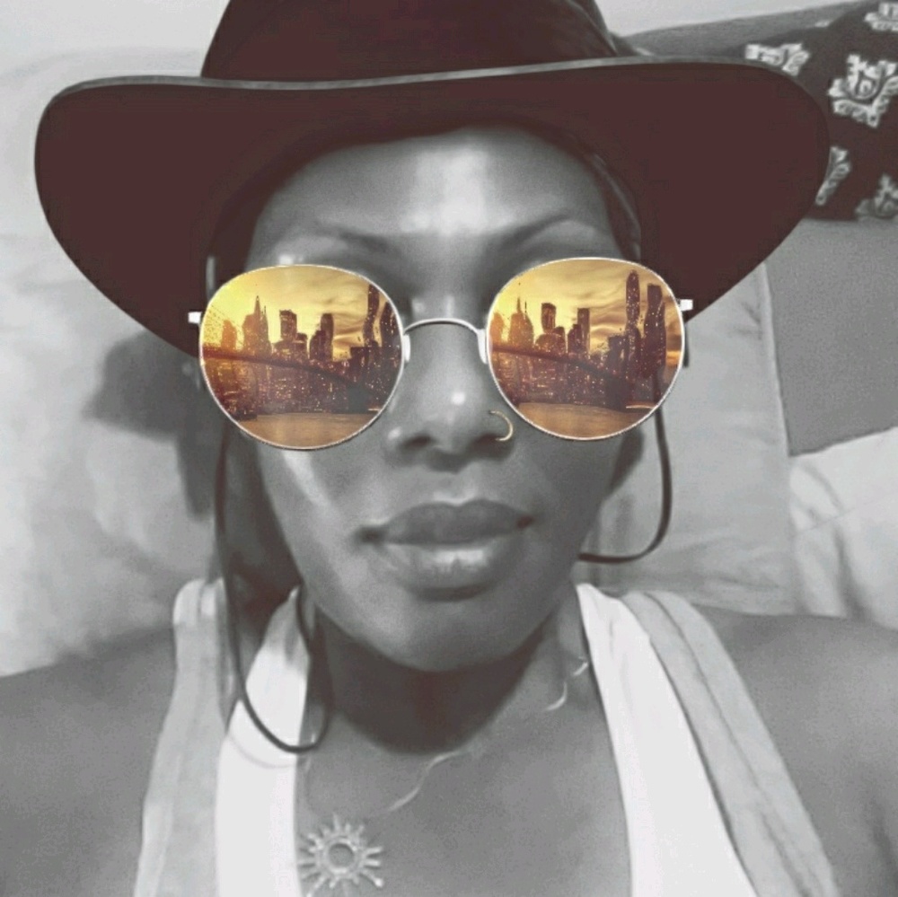 Meet your Posher, Yolanda