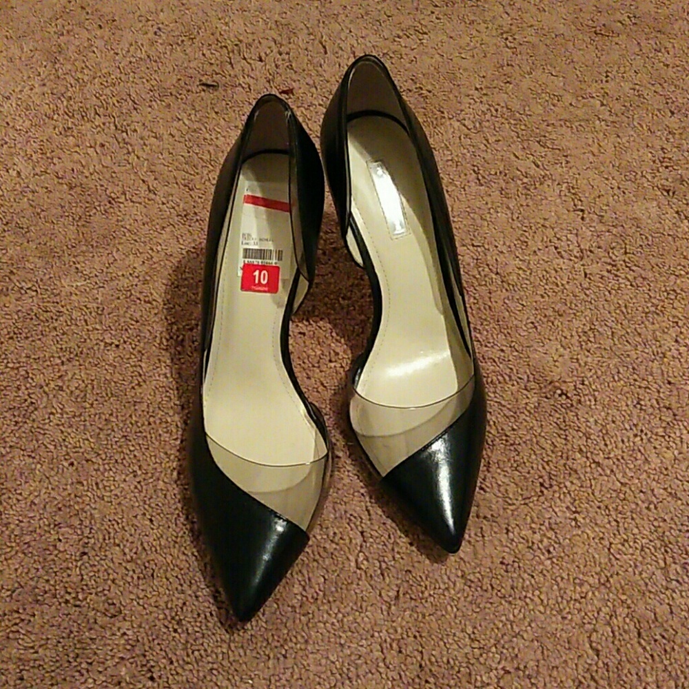Like new condition bcbg pumps,only worn once .