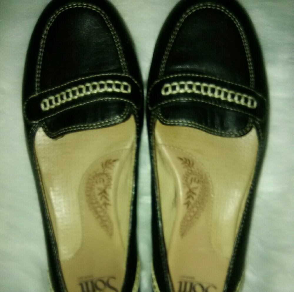 Shoes - Picture 2 of 6