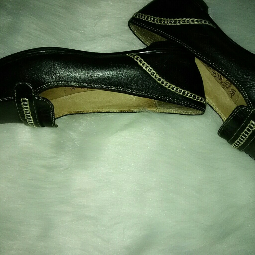 Shoes - Picture 4 of 6