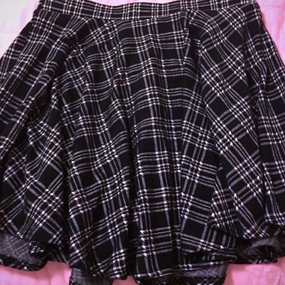 Cute f21 plaid skirt size medium cute