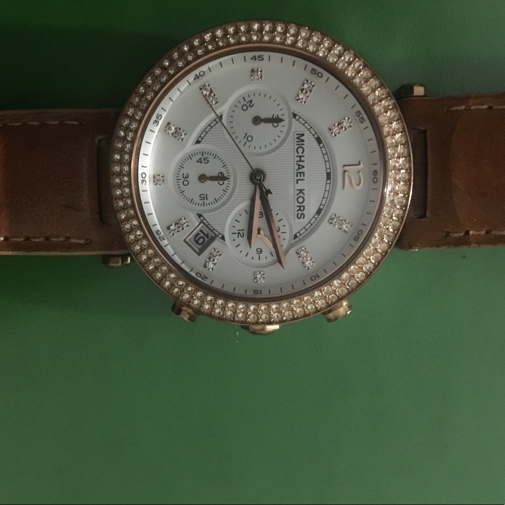 White face, studded round MK watch