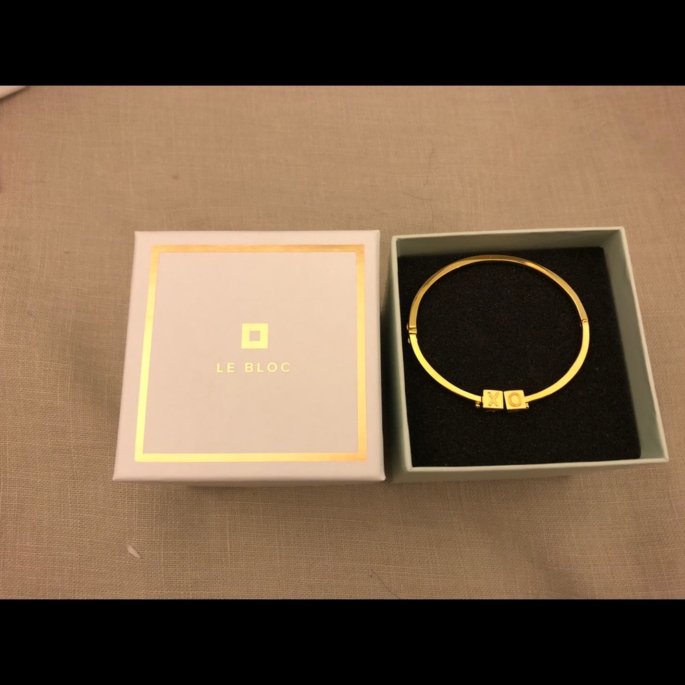 Le bloc. Gold color XO bracelet
