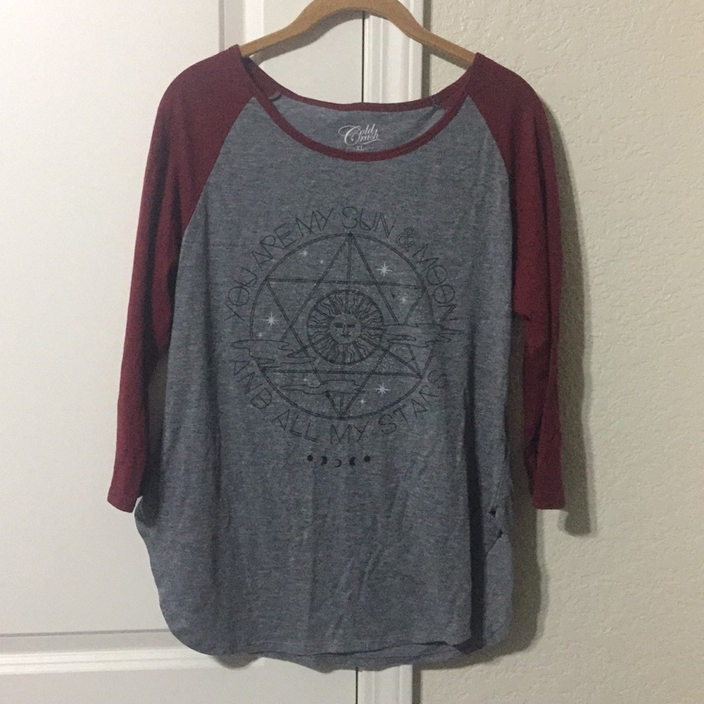 Quarter sleeve graphic tee