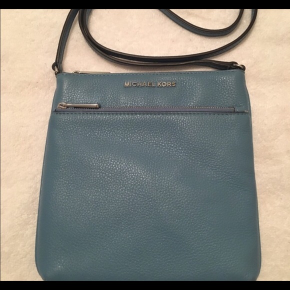 Micheal Kors Crossbody - Picture 5 of 6