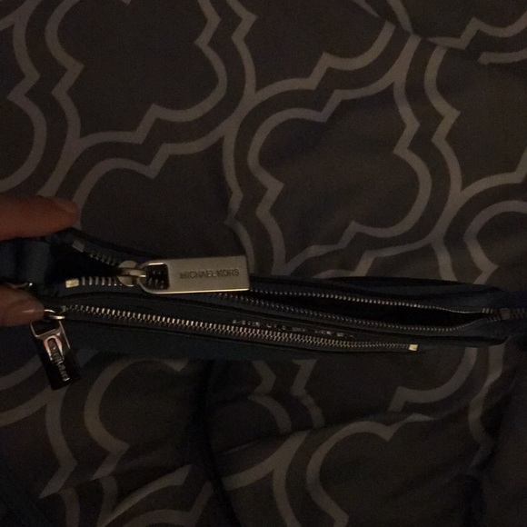 Micheal Kors Crossbody - Picture 6 of 6